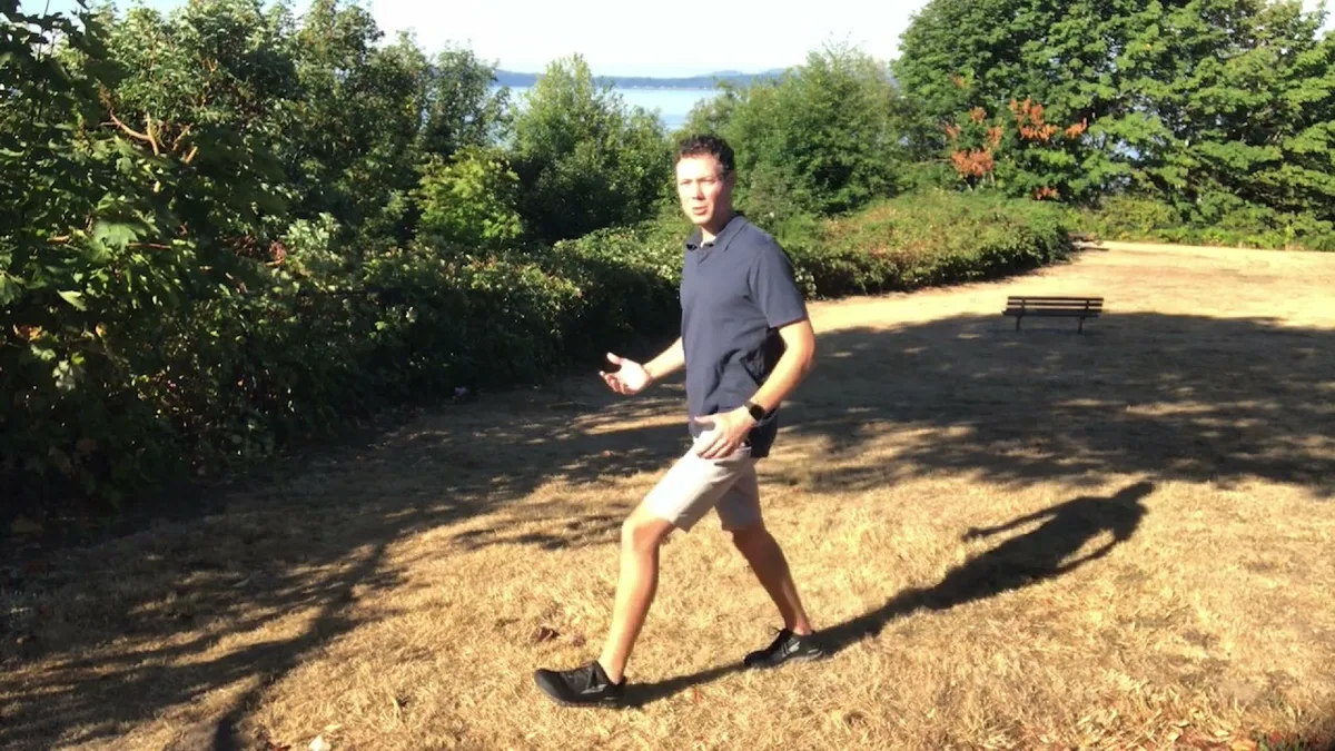 Video thumbnail: Get Rid of Knee Pain with Forward Lunges By Getting Your Glutes to Help!