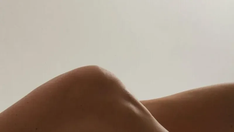 An older adult sitting for a long stretch of time, illustrating the sedentary habits linked to knee arthritis