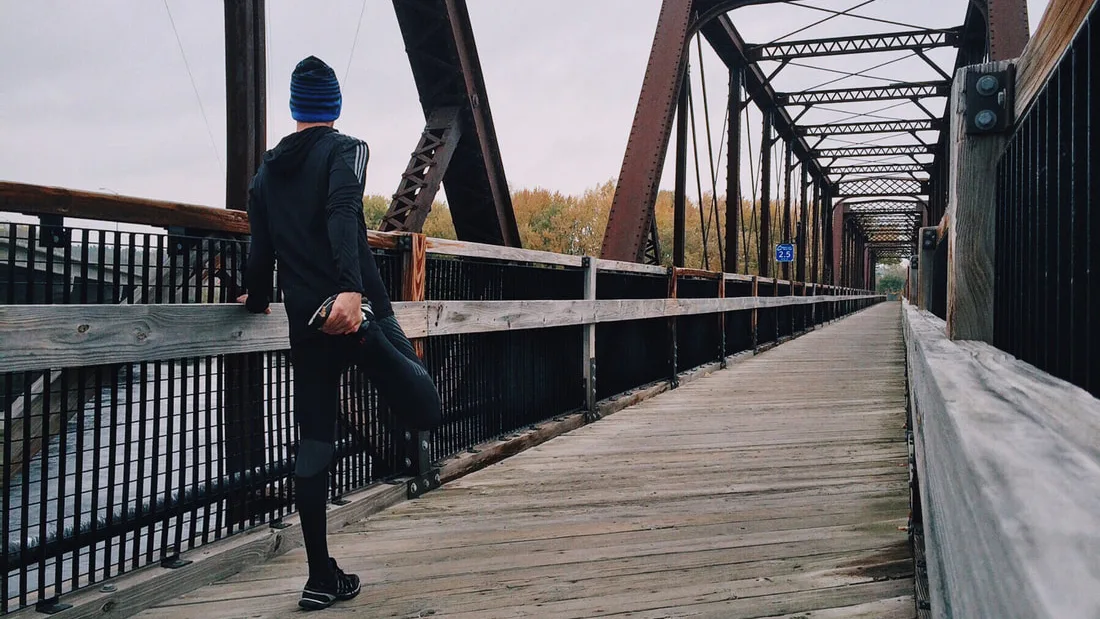 A person performing a hip flexor stretch
